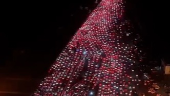 36车道全开！航拍安徽吴庄收费站迎返程高峰