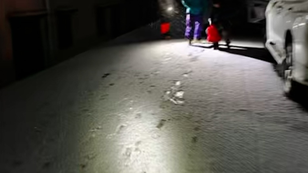 女生雪山徒步失联在牛棚被找到,乡政府:身体无大碍