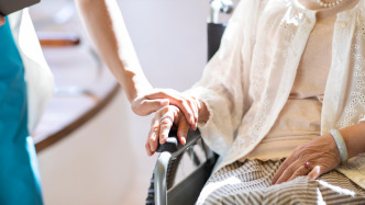 牛市早報｜國常會：研究推進銀發(fā)經(jīng)濟和養(yǎng)老服務(wù)發(fā)展有關(guān)工作