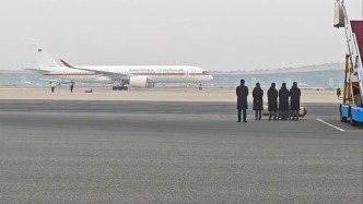 新华社：德企“抢名额”随行访华，说明了什么