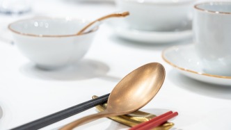 男子假装“吃坏肚子”并用AI伪造证明，向多家餐厅恶意索赔被抓