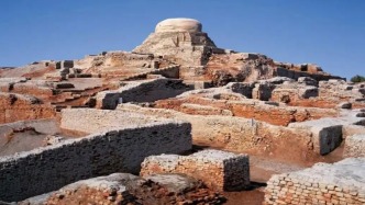 “行到安西更向西”：评《欧亚时空中的中国与世界》