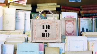 文學(xué)的“文化裝置化”：從繆繆文學(xué)俱樂部到愛馬仕出版社