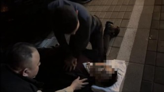 上海海警执法员回老家过年遇路人倒地不起，15分钟抢回一命