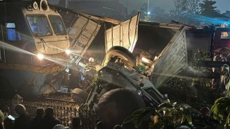 越南河内发生火车与货车碰撞事故，已致2死1伤