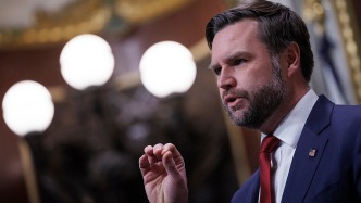 美国副总统万斯：白宫正密切关注美籍快艇在古巴“遭枪击”