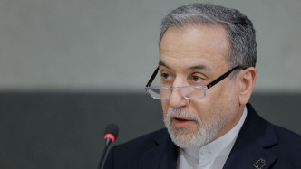 伊朗外长抵达日内瓦，反驳美方“远程导弹”指认