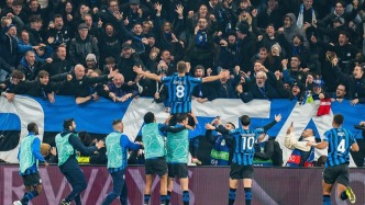 到底谁才是真蓝黑，这一天他们挺起意大利足球的脊梁