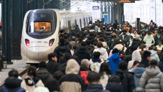 客流连续6天超1500万人次，铁路部门多措并举应对返程高峰