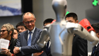 视频丨默茨参访宇树科技，观看春晚同款《武bot》