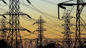 AI挤崩电网、引爆电费？特朗普要求科技巨头自建电厂压电价