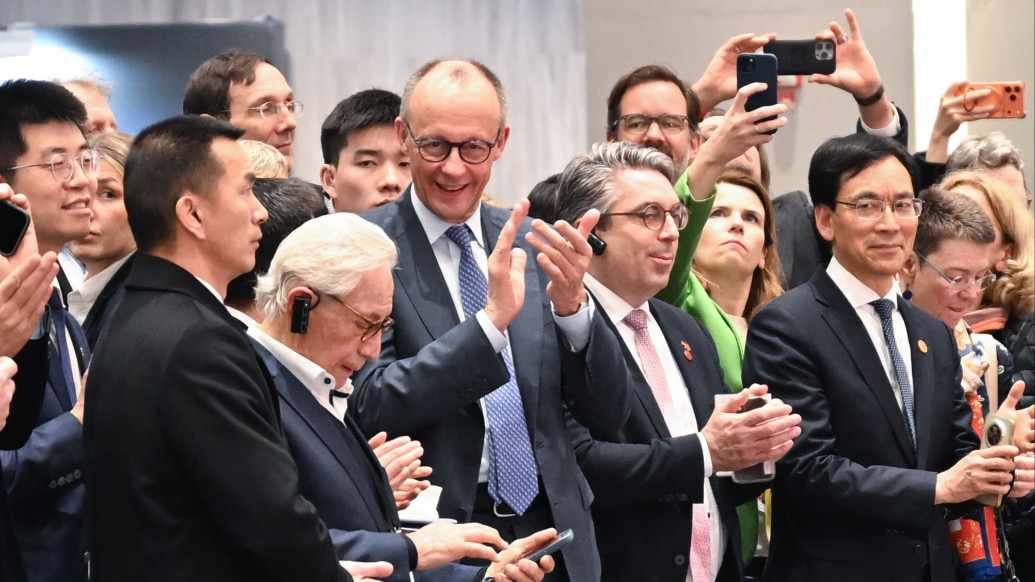 带头鼓掌！错过的“春晚同款”德国总理默茨在杭州补上了