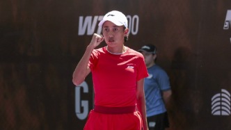 再胜纳瓦罗挺进巡回赛八强，意外“失误”开启张帅的神奇之旅