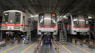 部分列车运行里程突破303万公里，上海地铁110列列车将架大修