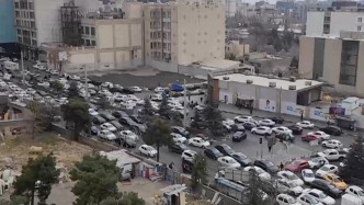 第1现场｜德黑兰全城大堵车，伊军方称将对袭击进行“毁灭性”回应