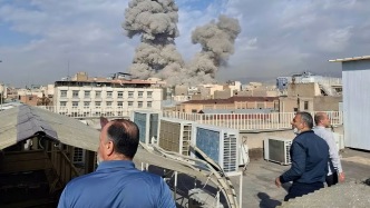 连线伊朗丨美以突袭，在伊中国人紧急发声：车辆拥堵！担心走不了