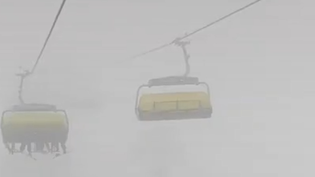 旅客反映纜車停電坐著挨凍，河北張家口云頂滑雪公園景區(qū)致歉：將補(bǔ)償一張雪票