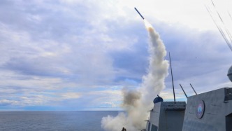 特朗普称击沉9艘伊朗舰艇，美军说摧毁革命卫队总部