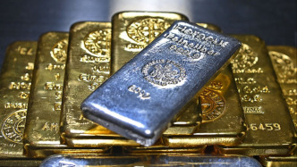 美以袭击伊朗震动全球市场：现货金银涨超2%，日经暴跌，欧美股指期货大幅走低