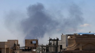 伊朗首都德黑兰一广场遭美以空袭，已致超20人死亡