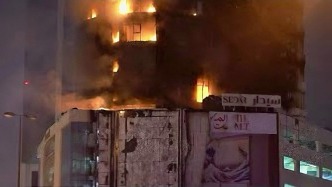 连线巴林丨美以伊战事波及多地，中国旅客惊慌逃生：“你听！导弹又来了”