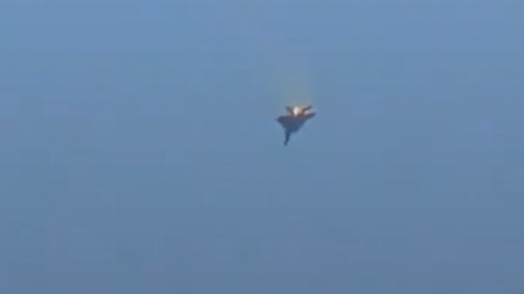 “多架美軍戰(zhàn)機墜毀”，飛行員生還被塞汽車后備箱