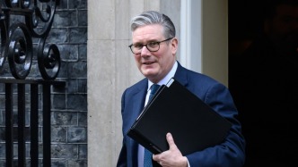 英国首相：不会参与美以对伊朗的进攻性打击