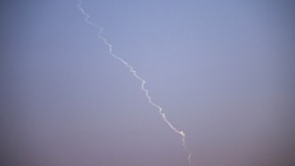 以军称正袭击黎真主党指挥中心和武器库