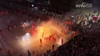 闹社火、吃元宵、烧火龙……各地多彩民俗闹元宵 欢天喜地引客来