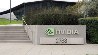 瞄准下一代硅光子技术！英伟达向两家光学公司投资40亿美元