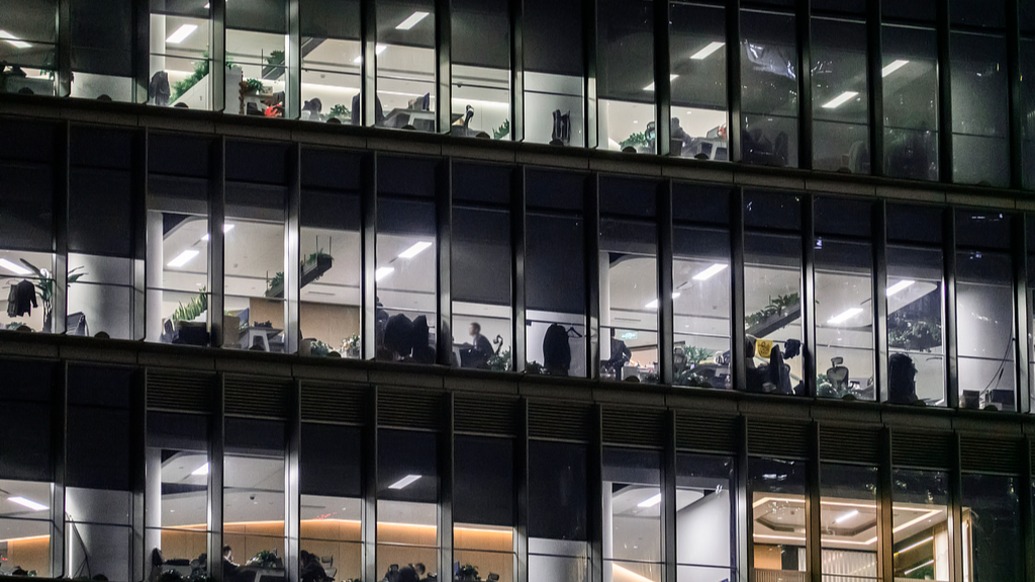 陆铭委员:要减少过度加班,呼吁社会达成共识