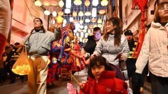 魔都眼｜申城无缘望见天上“红月亮”，地下豫园兔子灯花样多