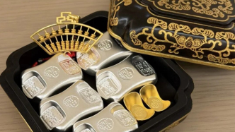 第一批高价买白银的年轻人，排队等解套