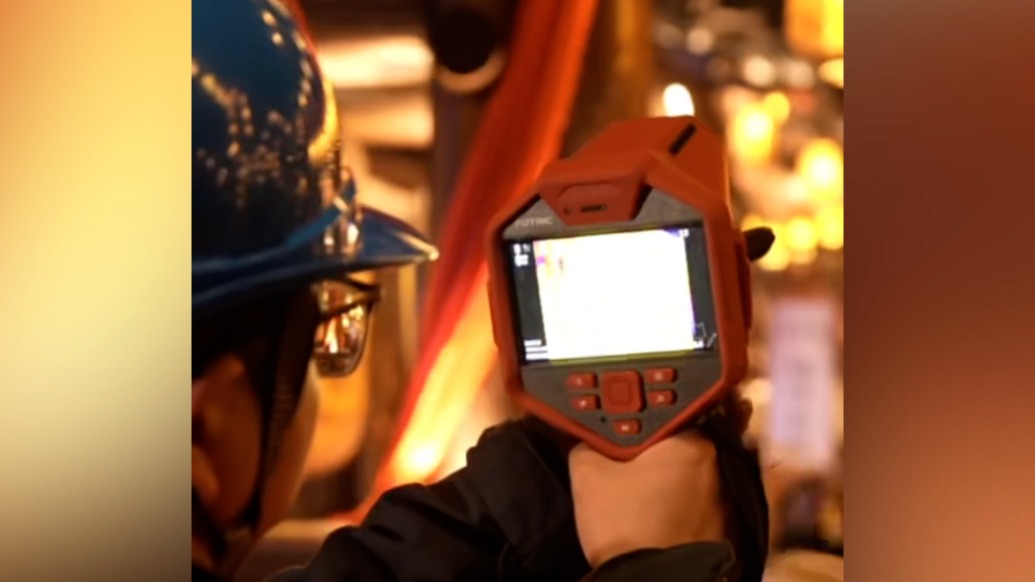 元宵佳節(jié)武漢仿古街區(qū)花燈璀璨，保電人員多輪巡查護航團圓夜