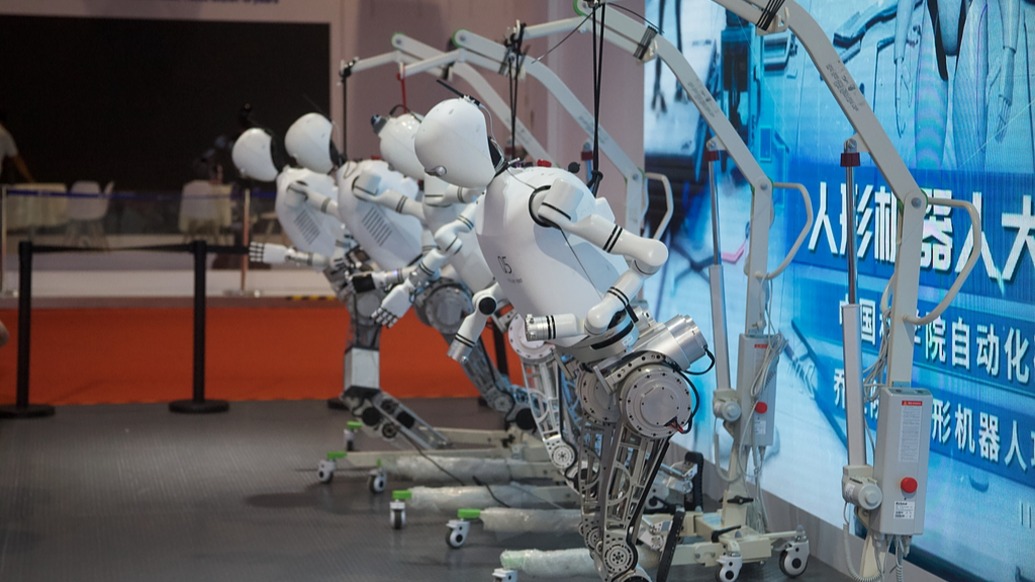 直擊兩會丨婁勤儉談人形機器人屢上春晚：去年是國產(chǎn)人形機器人技術(shù)突破關(guān)鍵一年