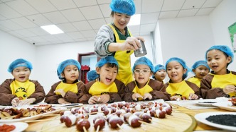 政府工作报告丨李强：一年来切实抓好民生保障，积极发展社会事业