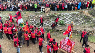 特写｜福建连城“走古事”与“游大龙”：数百年的客家年味狂欢