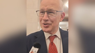 小浪花跑两会丨英国驻华大使魏磊中文答记者：关注“十五五”规划和中国经济增长