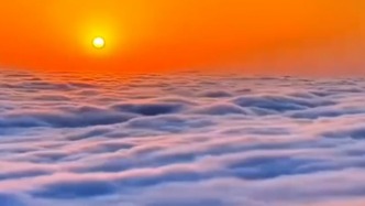 當(dāng)翻涌云海遇上磅礴日出，泰山之巔美成畫卷