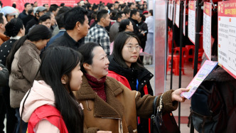 如何更大力度保障和改善民生？政府工作报告提到了这些方面