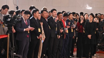 首场“代表通道”开启：诉说坚守初心，诠释使命担当