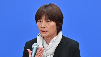 小浪花跑两会丨女孩子学足球相对小众？水庆霞：女孩踢足球很酷啊！