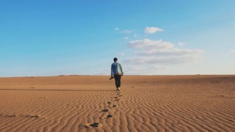 穷人守关系，富人换圈子