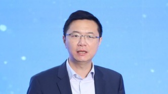 小浪花跑两会丨金银价格持续波动，田轩建议投资者：不要把所有鸡蛋放在一个篮子里