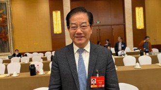 小浪花跑两会丨孩子迟早会接触电子产品，近视防控干脆躺平？范先群院士给出建议