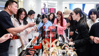 商务部部长：“十四五”时期我国消费市场规模按购买力平价换算世界第一