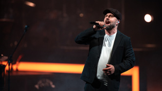 阿尔菲·博伊：感谢汽修厂的同事们鼓励我实现音乐梦想