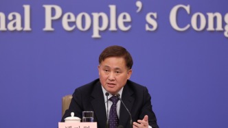 经济主题记者会｜央行行长：中国没有必要也无意通过汇率贬值获取贸易竞争优势