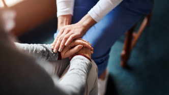 两会专访｜卓长立代表：发放家政服务消费券，助力“一老一小”家庭照护