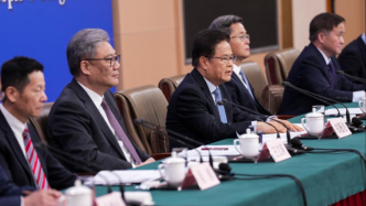 经济主题记者会｜郑栅洁：希望新兴产业和未来产业能为资本市场提供支撑